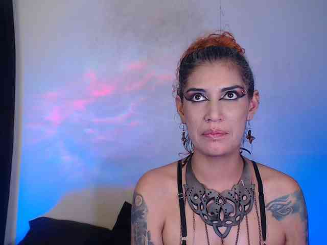 AgathaTenebri webcam