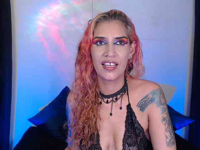 AgathaTenebri webcam