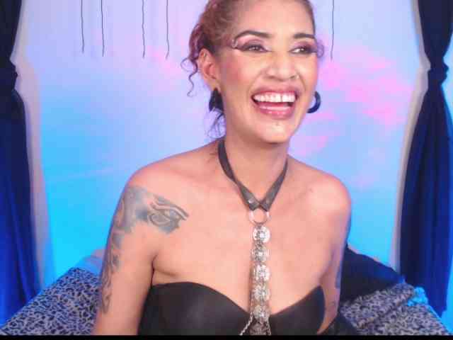 AgathaTenebri webcam