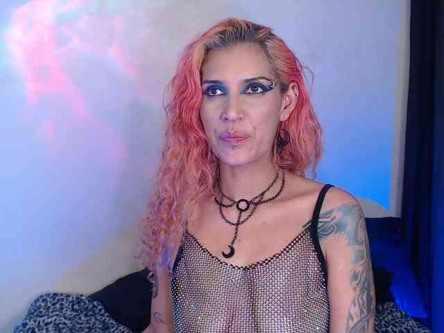 AgathaTenebri webcam