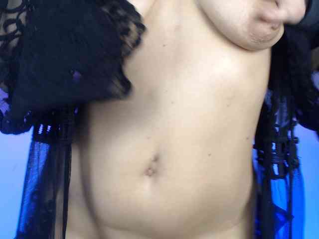 AgathaTenebri webcam