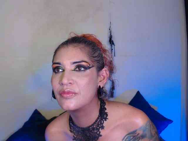 AgathaTenebri webcam