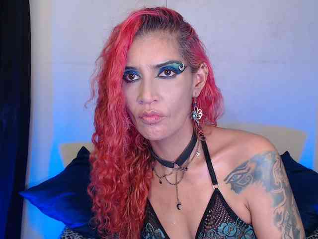 AgathaTenebri webcam