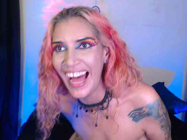 AgathaTenebri webcam