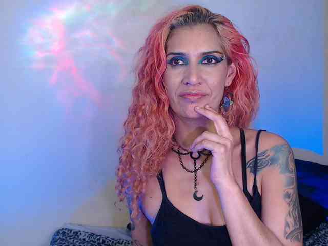 AgathaTenebri webcam