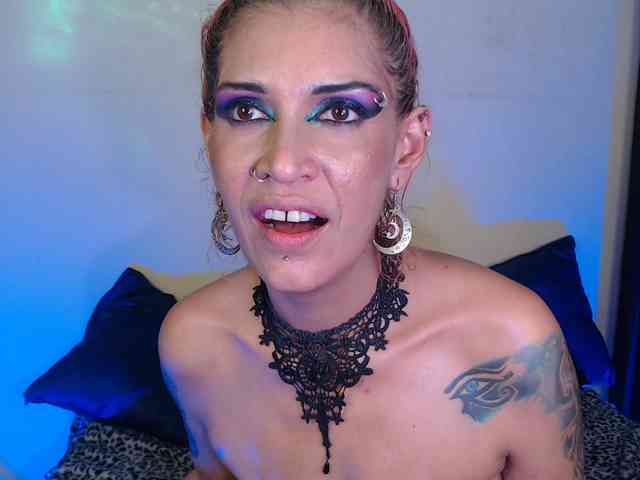 sexcam live AgathaTenebri