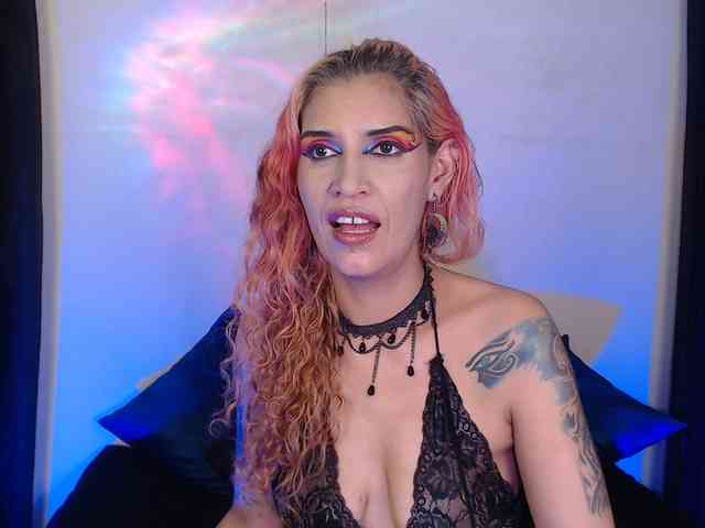 AgathaTenebri webcam