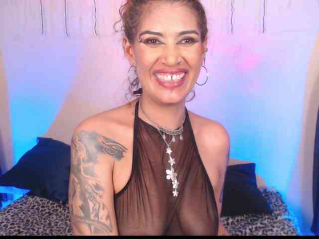 AgathaTenebri webcam