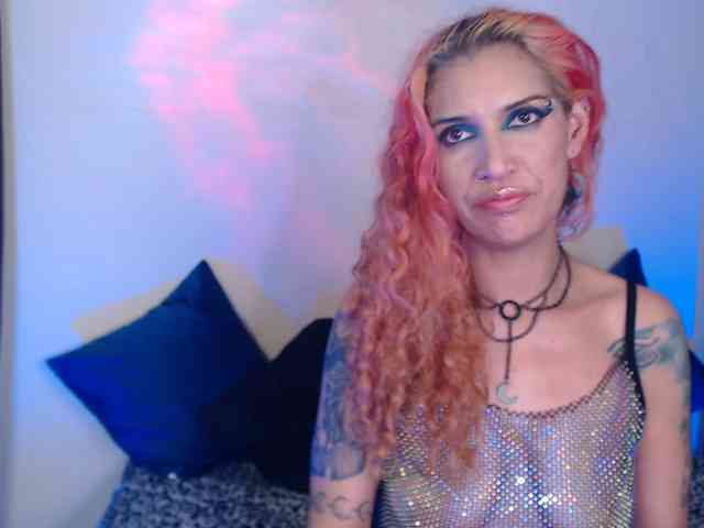 AgathaTenebri webcam