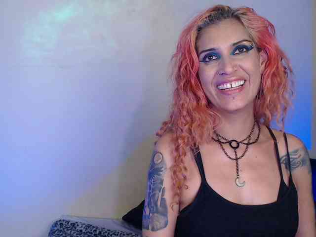 AgathaTenebri webcam