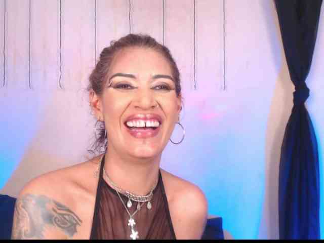 AgathaTenebri webcam