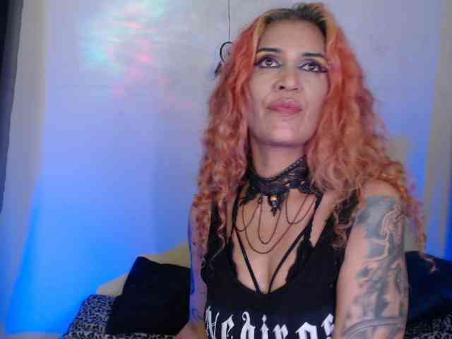 AgathaTenebri webcam
