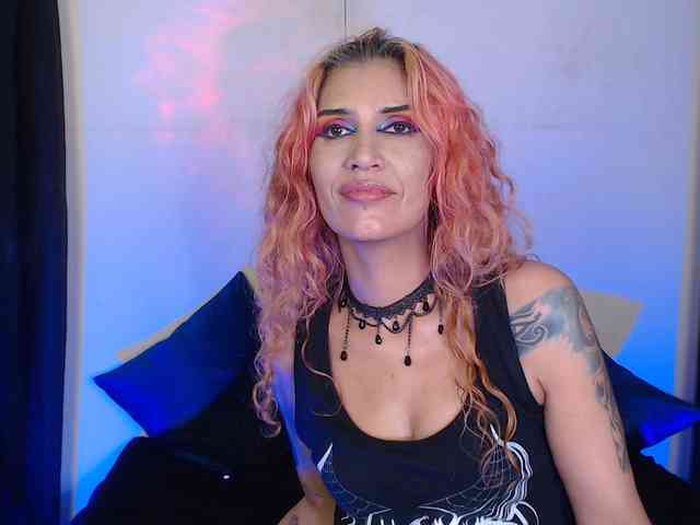 AgathaTenebri webcam
