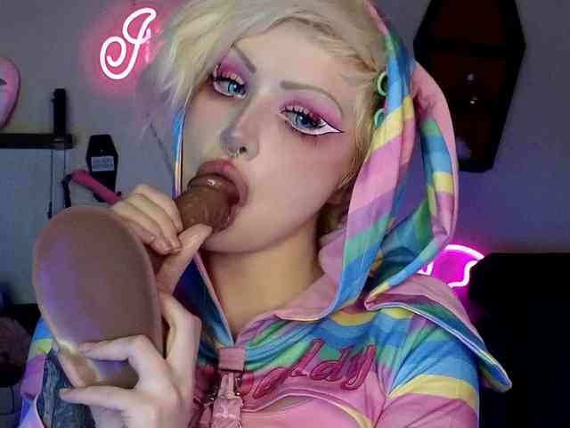 Iveyandjames webcam
