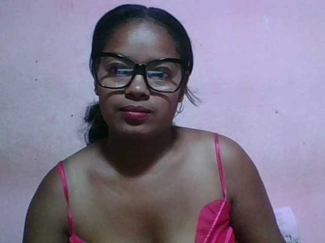 Riah15 webcam bongacams model stream image