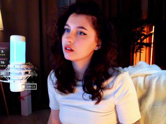 HoneyCherry's BongaCams show and profile