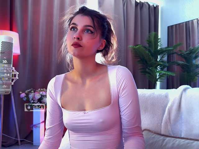 le modèle HoneyCherry est en webcam porno dans un show sur le site bongacams, il possède les tags suivants: White/Caucasian,Redhead,Shaved