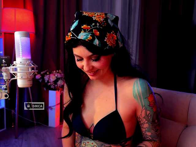 HoneyCherry's BongaCams show and profile