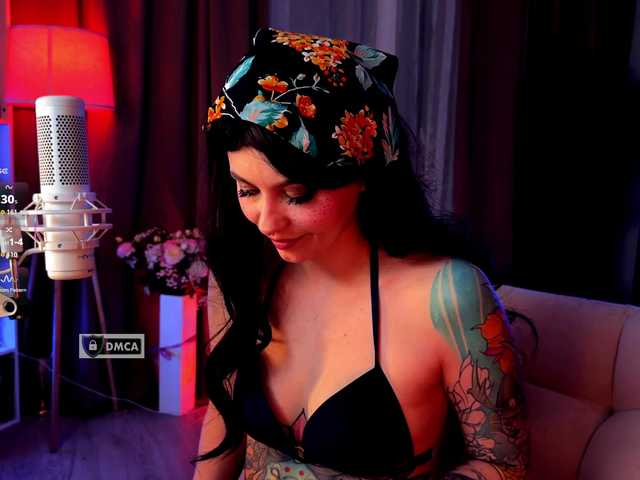 HoneyCherry's BongaCams show and profile