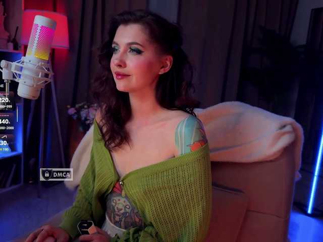 HoneyCherry's BongaCams show and profile