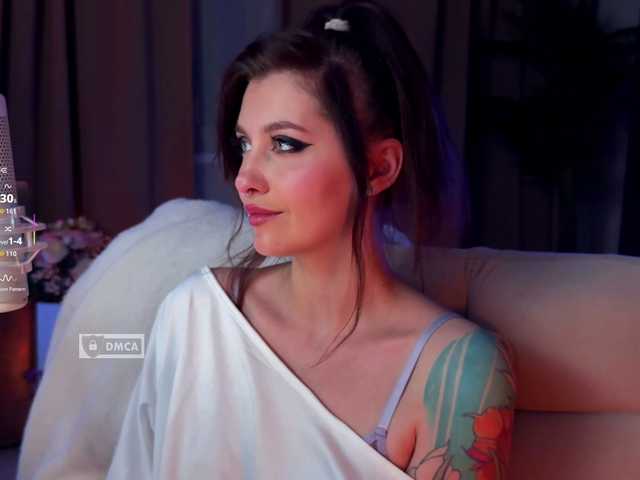 HoneyCherry's BongaCams show and profile