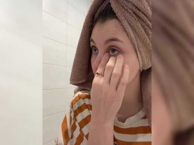 HoneyCherry's BongaCams show and profile