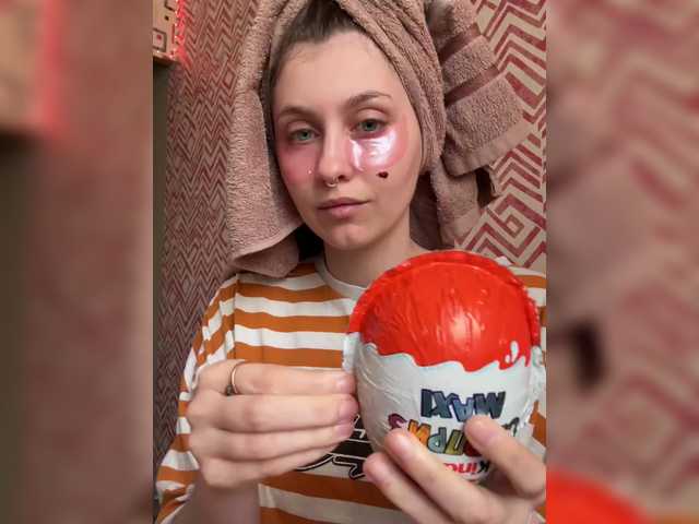 HoneyCherry live cam profile