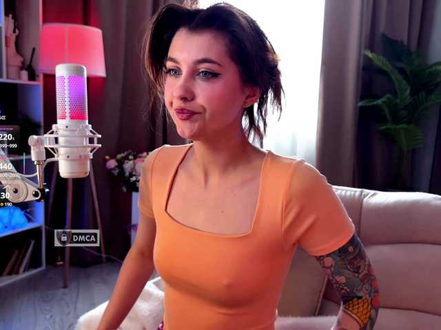 HoneyCherry's BongaCams show and profile