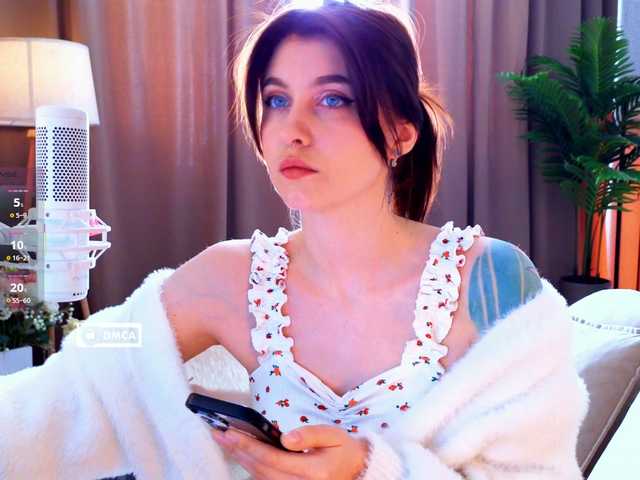 HoneyCherry's BongaCams show and profile