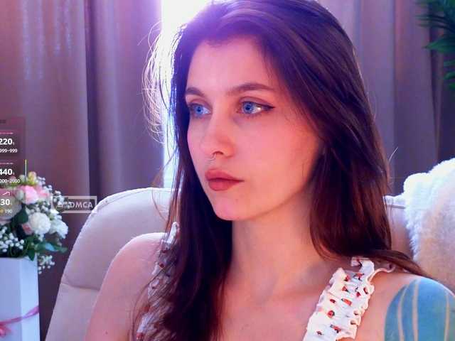 HoneyCherry's BongaCams show and profile