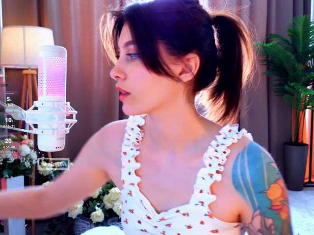 HoneyCherry's BongaCams show and profile