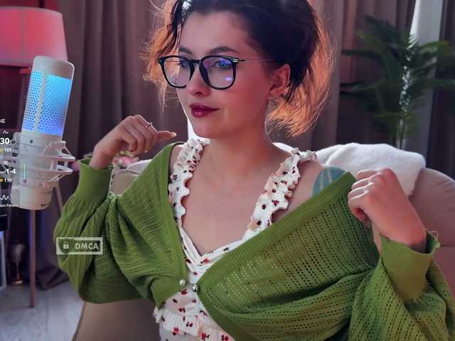 HoneyCherry's BongaCams show and profile