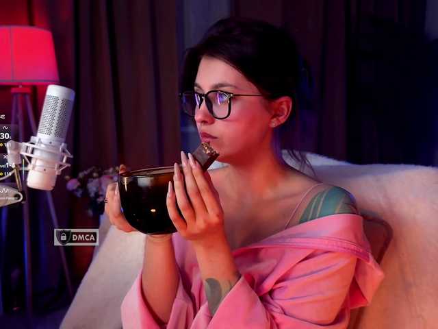 HoneyCherry's BongaCams show and profile