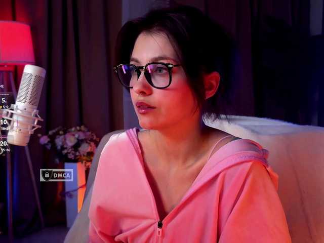 HoneyCherry's BongaCams show and profile