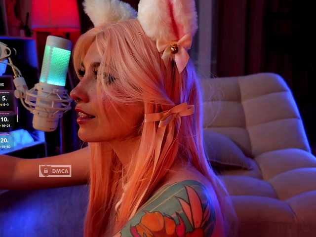 HoneyCherry's BongaCams show and profile