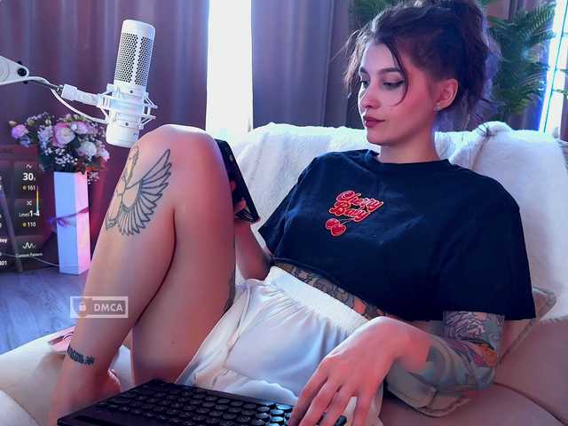 HoneyCherry's BongaCams show and profile