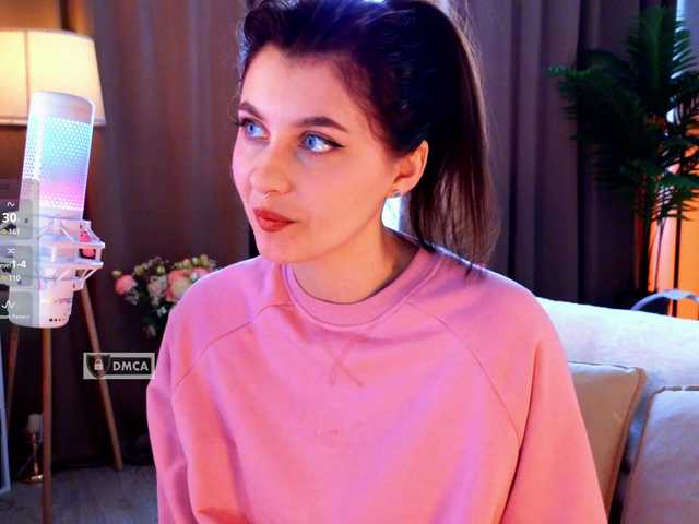 HoneyCherry's BongaCams show and profile