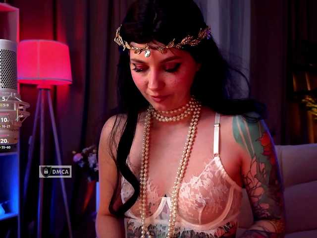 HoneyCherry's BongaCams show and profile