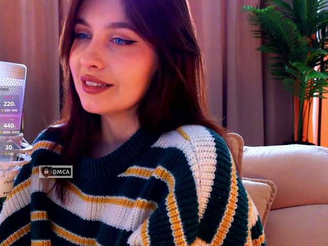 HoneyCherry's BongaCams show and profile