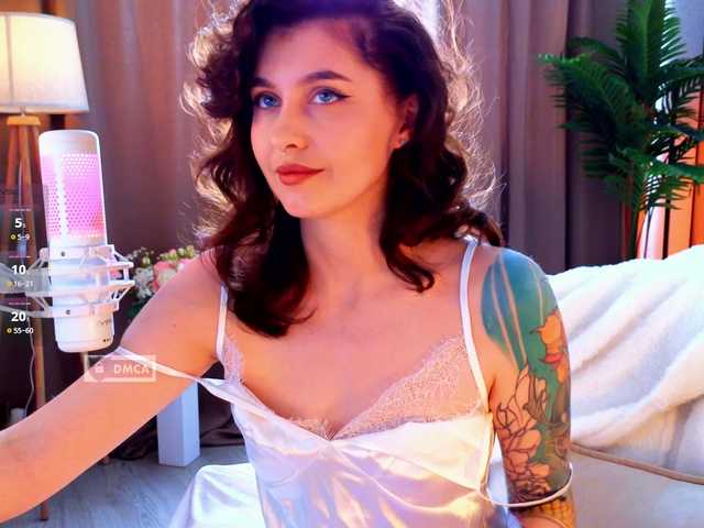 HoneyCherry's BongaCams show and profile