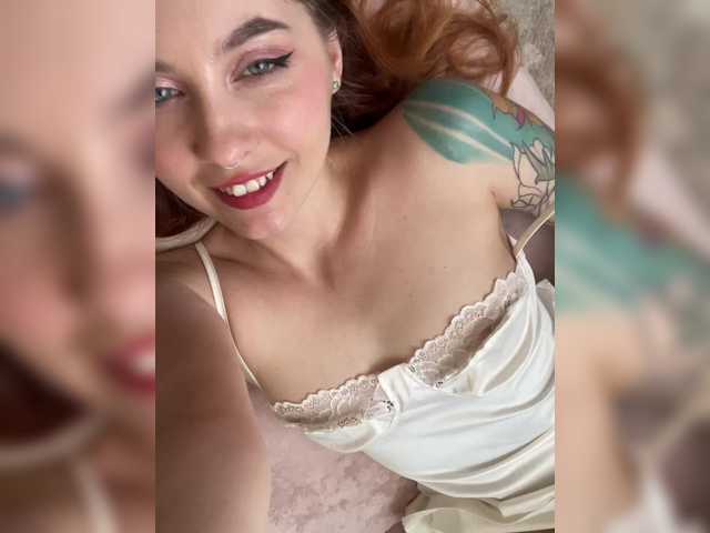 HoneyCherry's BongaCams show and profile