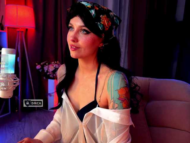 HoneyCherry's BongaCams show and profile