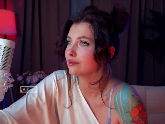 HoneyCherry's BongaCams show and profile