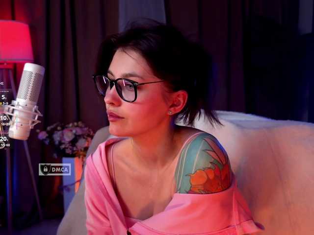 HoneyCherry's BongaCams show and profile