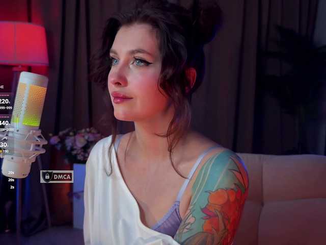 HoneyCherry's BongaCams show and profile