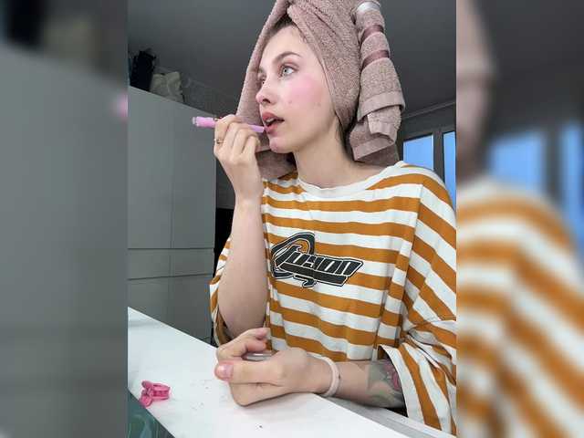 HoneyCherry's BongaCams show and profile