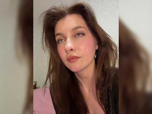 HoneyCherry's BongaCams show and profile