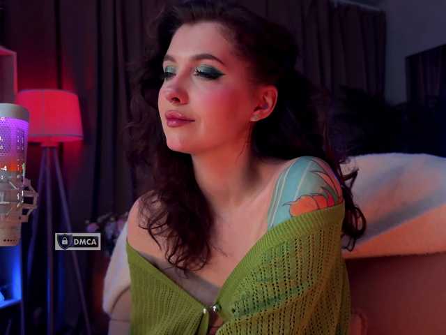 HoneyCherry's BongaCams show and profile