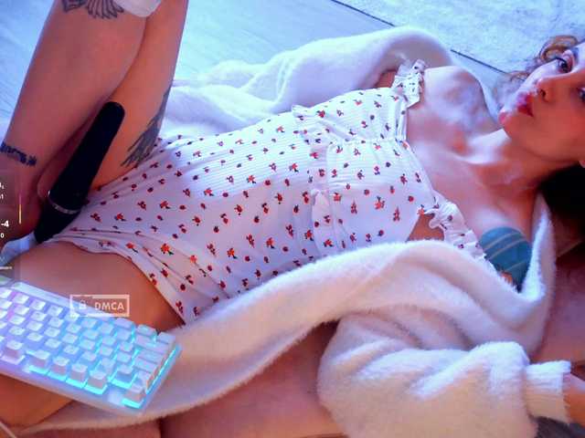 HoneyCherry's BongaCams show and profile