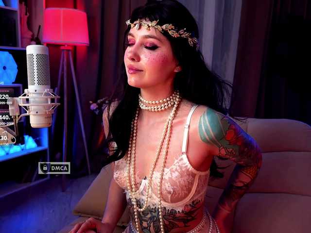 HoneyCherry's BongaCams show and profile